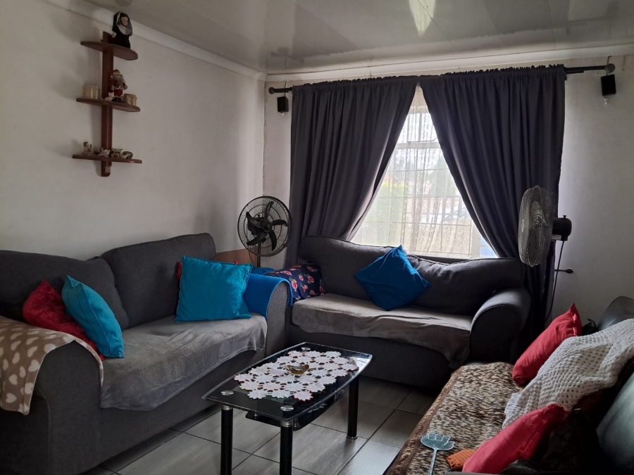 2 Bedroom Property for Sale in Oos Einde North West